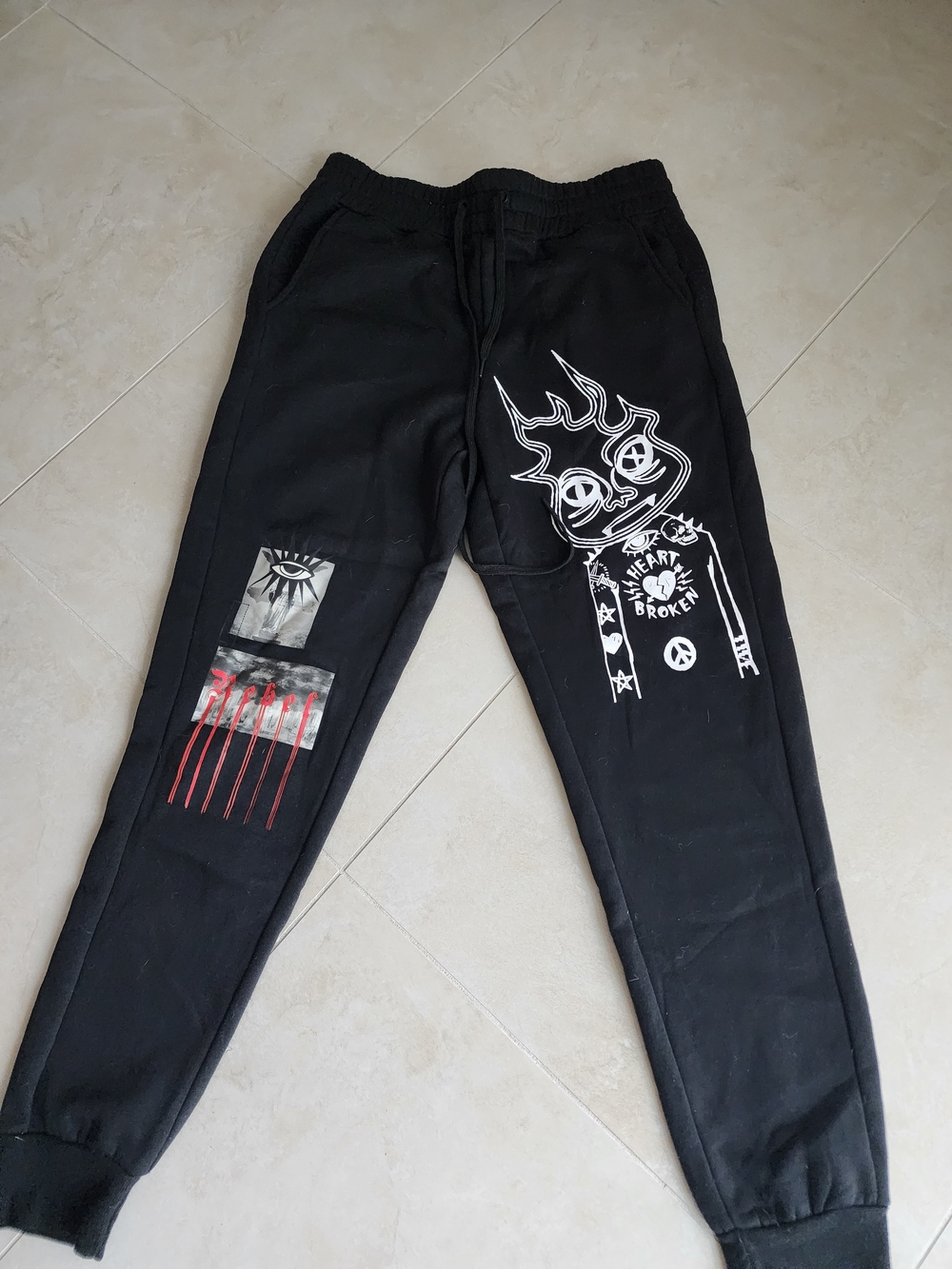 Rue21 Black Sweatpants with White & Red Graphic